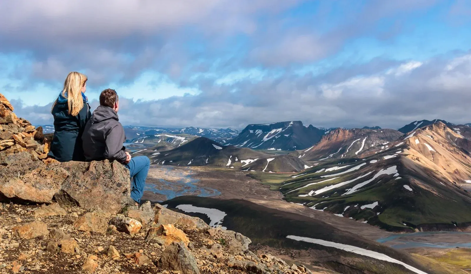 Couple overlooking the Icelandic highlands